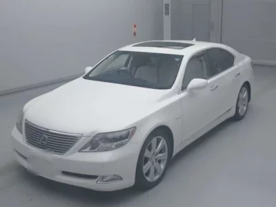 Lexus LS  с аукциона в Японии
