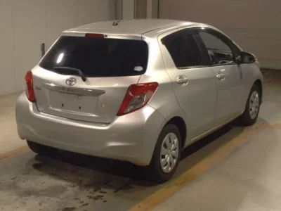 Toyota VITZ  с аукциона в Японии