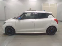 Suzuki SWIFT лот № 30374 оценка 4.5  с аукциона в Японии 3