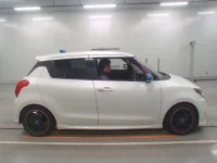 Suzuki SWIFT лот № 30374 оценка 4.5  с аукциона в Японии 2