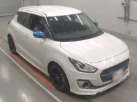 Suzuki SWIFT лот № 30374 оценка 4.5  с аукциона в Японии 4