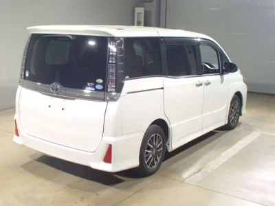 Toyota VOXY  с аукциона в Японии