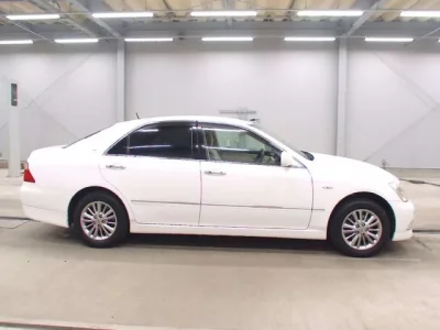 Toyota CROWN  с аукциона в Японии