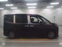 Toyota VOXY лот № 40105 оценка 4  с аукциона в Японии 2