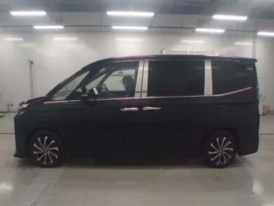 Toyota VOXY  с аукциона в Японии