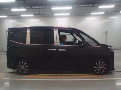 Toyota VOXY  с аукциона в Японии