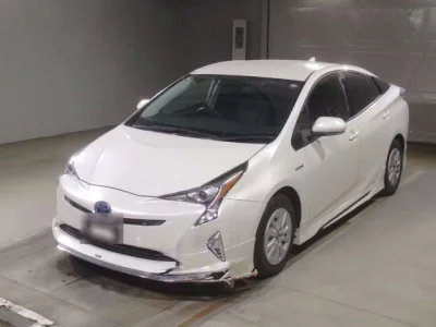 Toyota PRIUS  с аукциона в Японии
