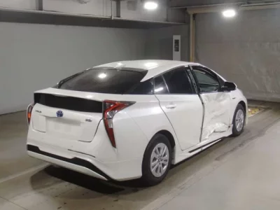 Toyota PRIUS  с аукциона в Японии
