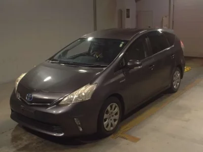 Toyota PRIUS ALPHA  с аукциона в Японии