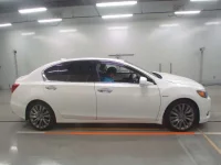 Honda LEGEND лот № 30419 оценка 4  с аукциона в Японии 2