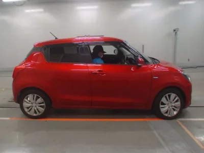 Suzuki SWIFT  с аукциона в Японии
