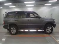 Toyota LAND CRUISER лот № 40136 оценка 3.5  с аукциона в Японии 2
