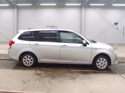 Toyota COROLLA FIELDER  с аукциона в Японии