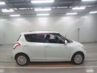 Suzuki SWIFT лот № 30465 оценка R  с аукциона в Японии 2