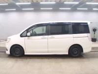 Honda STEP WAGON лот № 3286 оценка 3  с аукциона в Японии 3