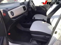 Toyota VITZ лот № 3006 оценка X  с аукциона в Японии 2