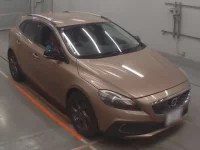 Volvo V40 лот № 50048 оценка 4  с аукциона в Японии 4