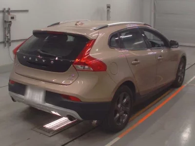 Volvo V40  с аукциона в Японии