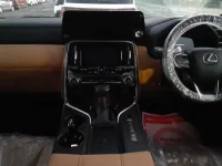 Lexus LX лот № 4085 оценка 6  с аукциона в Японии 8