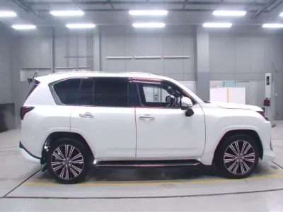 Lexus LX  с аукциона в Японии
