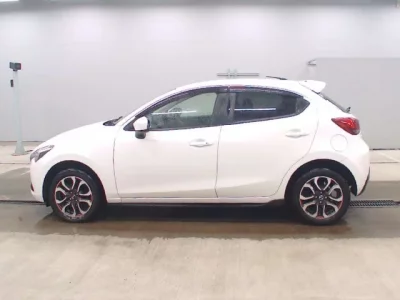 Mazda DEMIO  с аукциона в Японии