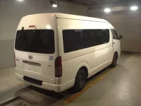 Toyota HIACE лот № 8003 оценка RA  с аукциона в Японии 1