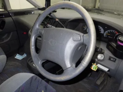 Toyota ESTIMA  с аукциона в Японии