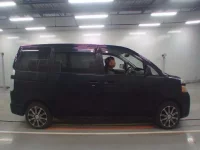 Toyota VOXY лот № 30524 оценка 2  с аукциона в Японии 2