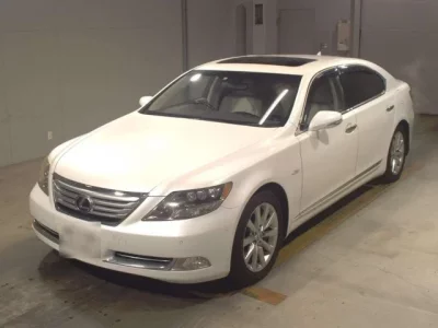 Lexus LS  с аукциона в Японии