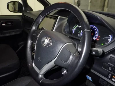 Toyota NOAH  с аукциона в Японии