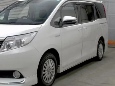 Toyota NOAH  с аукциона в Японии