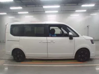 Honda STEP WAGON лот № 30595 оценка 4.5  с аукциона в Японии 2