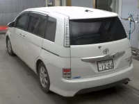 Toyota ISIS лот № 2117 оценка 3.5  с аукциона в Японии 1