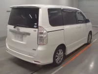 Toyota NOAH лот № 30606 оценка 3.5  с аукциона в Японии 1