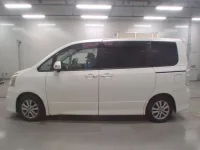 Toyota NOAH лот № 30606 оценка 3.5  с аукциона в Японии 3