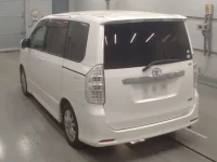Toyota NOAH лот № 30606 оценка 3.5  с аукциона в Японии 5