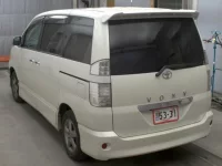 Toyota VOXY лот № 2133 оценка 4  с аукциона в Японии 1
