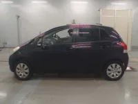 Toyota VITZ лот № 30621 оценка 3.5  с аукциона в Японии 3