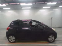 Toyota VITZ лот № 30621 оценка 3.5  с аукциона в Японии 2
