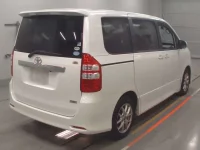Toyota NOAH лот № 30625 оценка 3  с аукциона в Японии 1