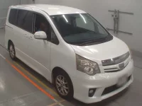 Toyota NOAH лот № 30625 оценка 3  с аукциона в Японии 4