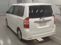 Toyota NOAH лот № 30625 оценка 3  с аукциона в Японии 5