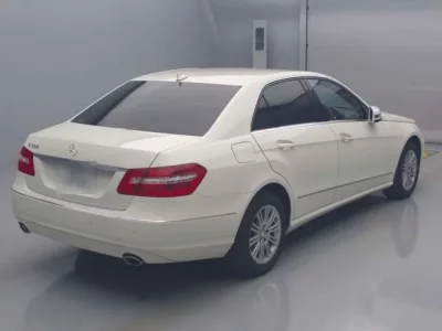 Mercedes-Benz E CLASS  с аукциона в Японии