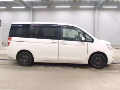 Honda STEP WAGON  с аукциона в Японии