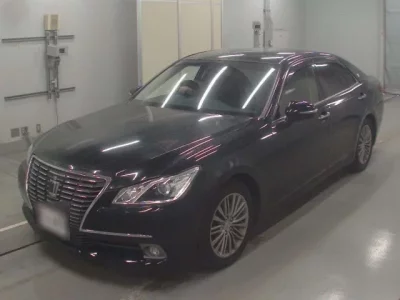 Toyota CROWN  с аукциона в Японии