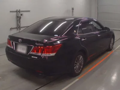 Toyota CROWN  с аукциона в Японии