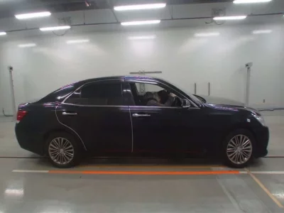 Toyota CROWN  с аукциона в Японии