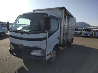 Toyota DYNA  с аукциона в Японии