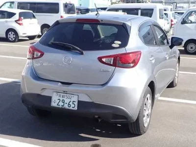 Mazda DEMIO  с аукциона в Японии