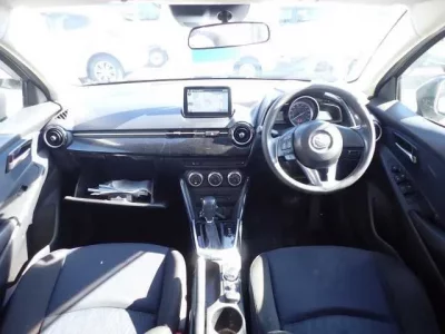 Mazda DEMIO  с аукциона в Японии